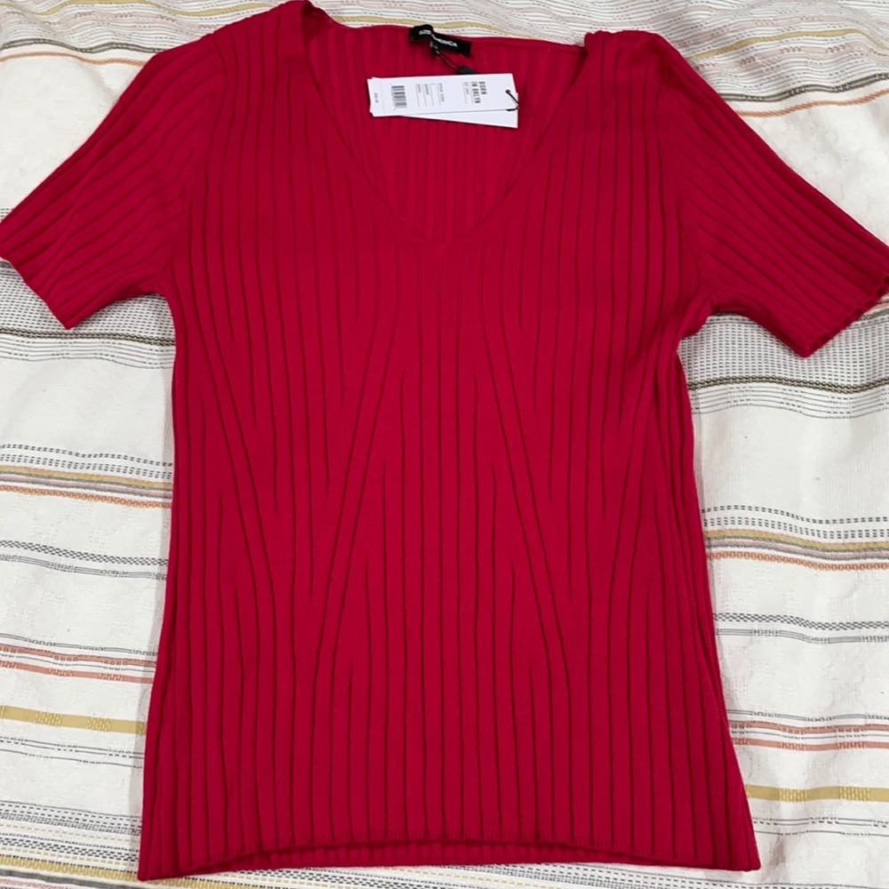 525 America Raspberry v-neck Short Sleeve Top